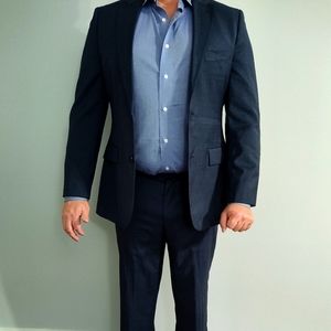 Like New 40R Blue/Black Check Hugo Boss Suit. 34 Waist, 30 Length.
